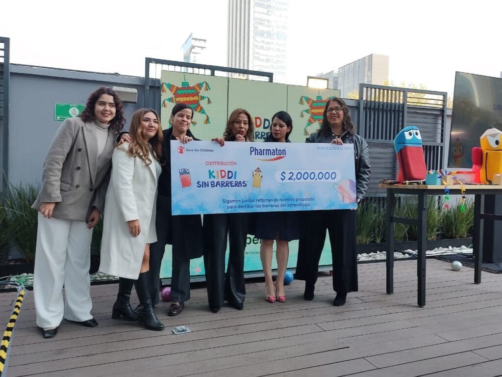 cheque simbólico de 2 millones de pesos