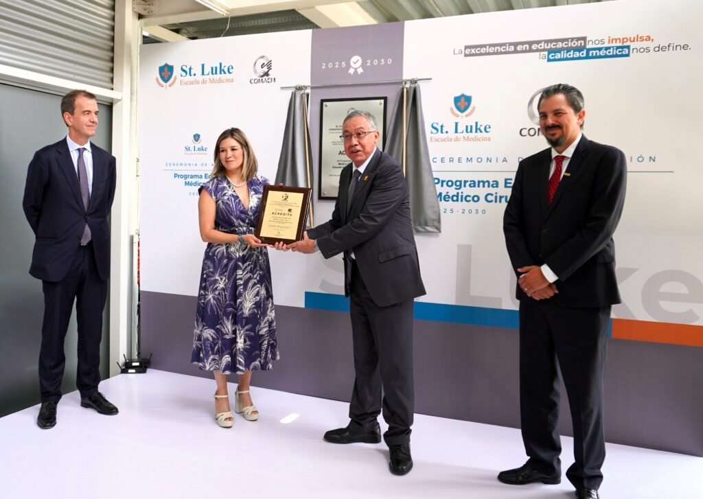 St. Luke recibe acreditación nacional por calidad en su programa de Médico Cirujano